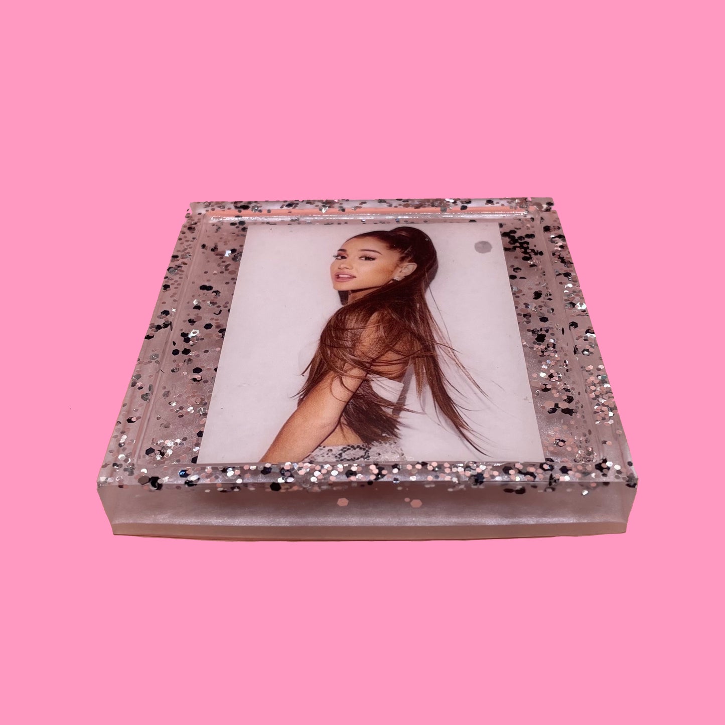 Ariana Grande - Girly (AVEC DÉFAUT)